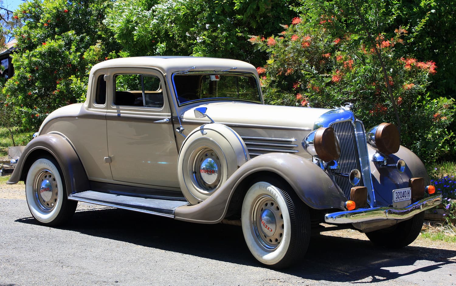 Ein Oldtimer aus den 1930er-Jahren vor dem alten Telegrafenamt von Wollombi
